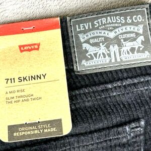 NWT Levi's 711 mid rise Black cords 33x30 Retails for $69.